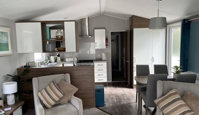 6 Berth Comfy Homely Caravan, Dog Friendly