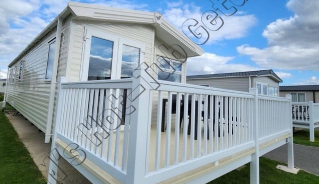 6 Berth luxury holiday home at Tattershall Lakes. Private Hot-Tub. Pet Friendly