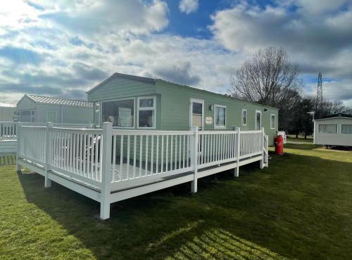 6 Berth, Pet friendly caravan with Decking - Great Yarmouth