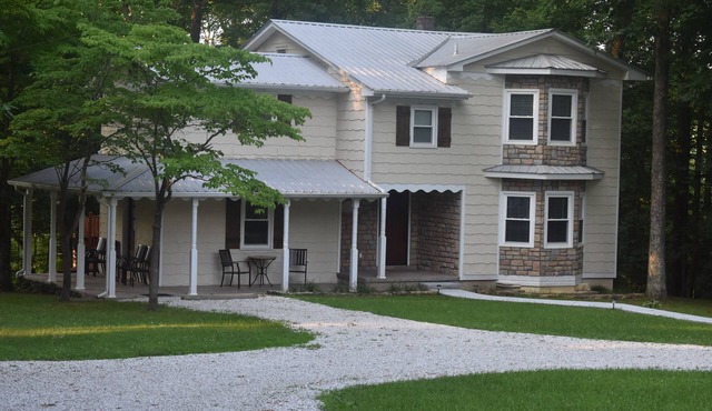 6 BR 3 bath Elegant farmhouse