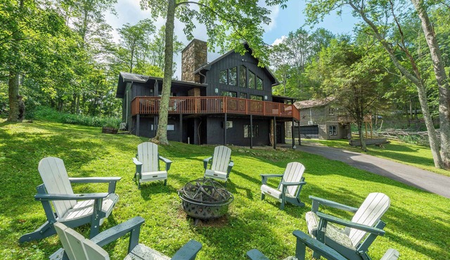 6 Br Cabin~Hot Tub~Fire Pit~Min to Hatley Pointe