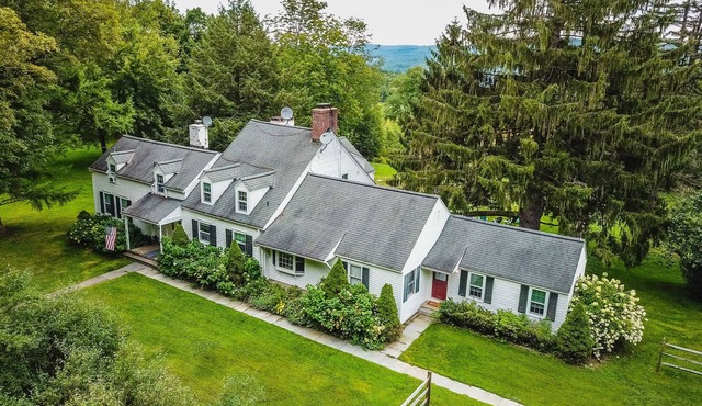 6 Br Cooperstown Family Home: 9 Acres, Patio, & Grill. 4200 Sq ft w/lake view