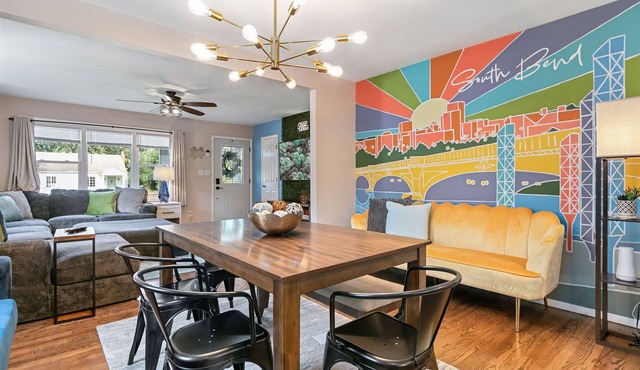 6 BR Family and Friends Retreat- Pool, Theatre, Walk to Notre Dame & Restaurants