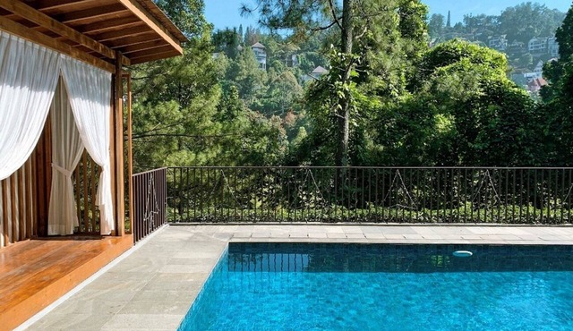 6 BR Hill View Villa with a private pool 3
