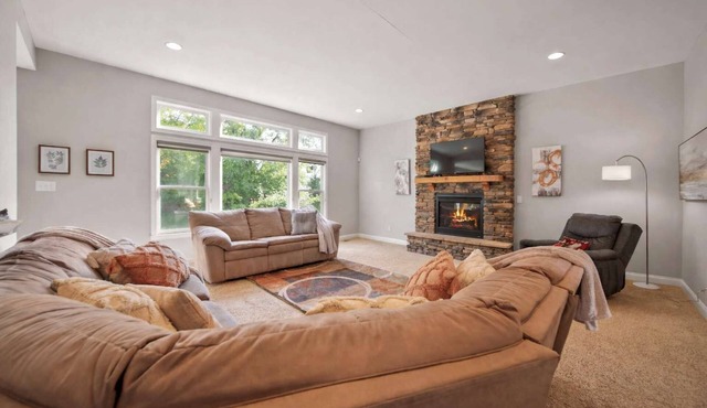 6 BR Home | Kids Games | Spacious Yard