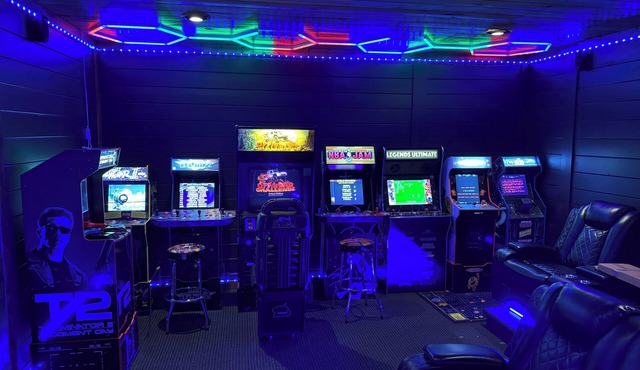 6 BR, large indoor pool, full arcade, views, cinema, and gameroom. Sleeps 25+