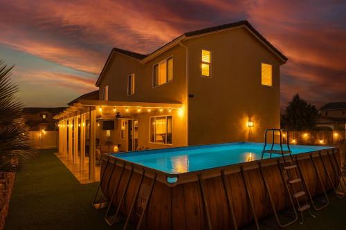 6 BR Pool & Games Retreat - Summer Near Wineries