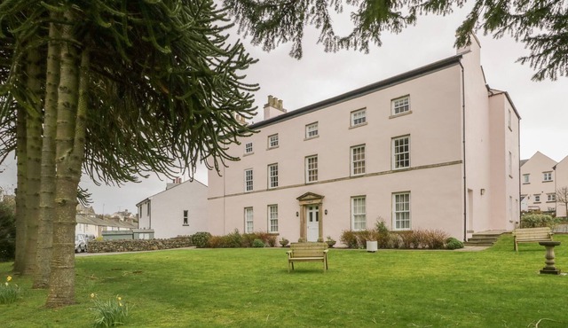 6 CARK HOUSE, family friendly in Cark In Cartmel