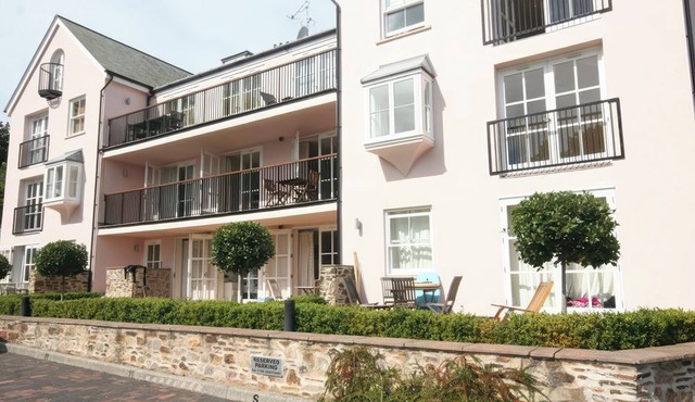 6 COMBEHAVEN, family friendly in Salcombe