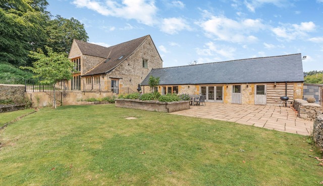 6 Ensuite Bedrooms Cotswold Barn - Waterhead Barn