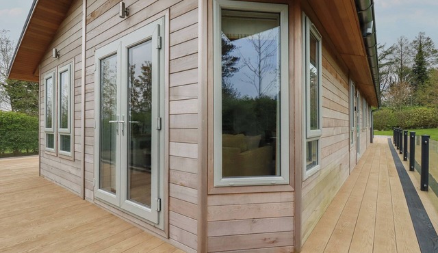 6 FARAWAY FIELDS, with hot tub in Dobwalls