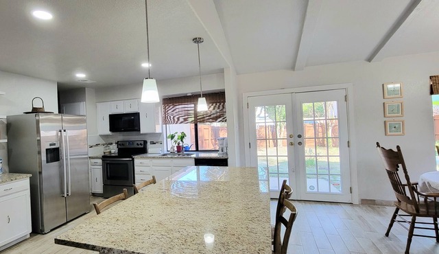 6 guest and pets. Next to Plano, Richardson and UTD