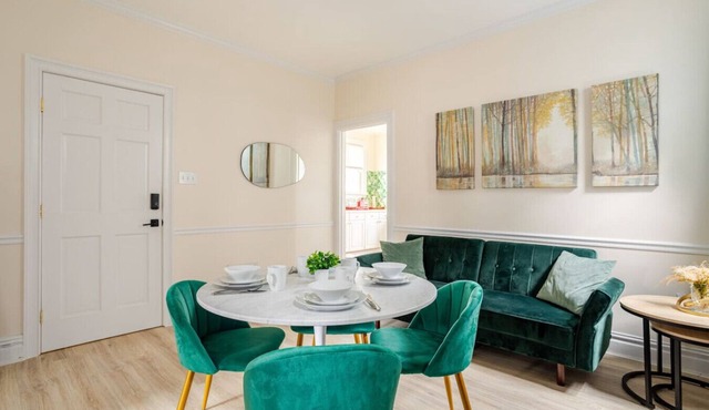 6-Guest Pet-Friendly Home, 4Min Walk to NYC Train