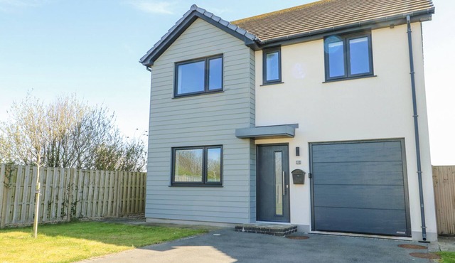 6 GWEL YR WYDDFA, pet friendly, country holiday cottage in Rhosneigr