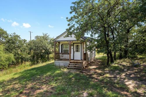 6 Hico Glamping Petting Zoo Campfire Fossil Rim by Vacation Your Way