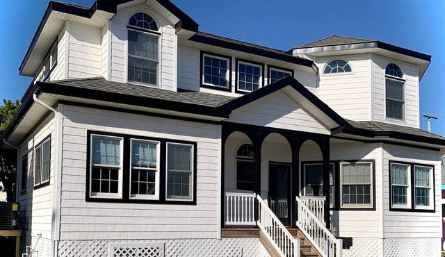 6 Houses from the Beach, Pool and hot tub, 5 bedrooms, 4.5 baths