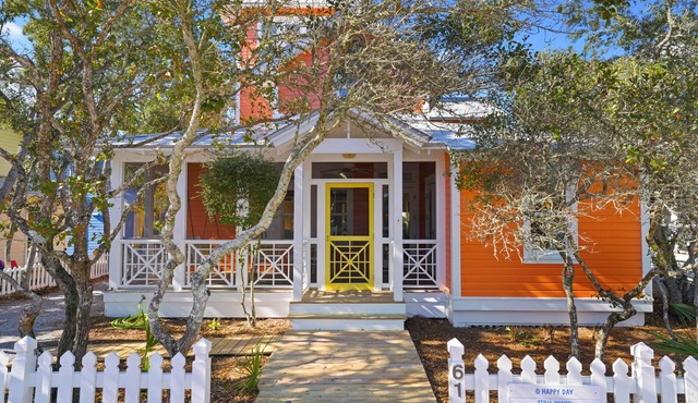 6 Houses to Beach in Seaside, FL, Amazing Outdoor Spaces! + 2 Adult Bikes!