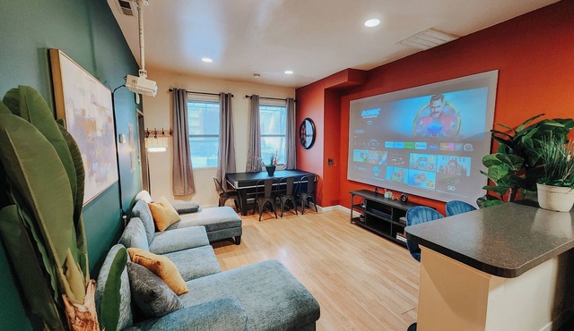 6 King Beds/Convention/5BR 3BA/Pool Table