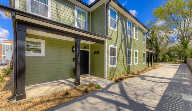 6 King BRs w/SmartTVs | Across from Township