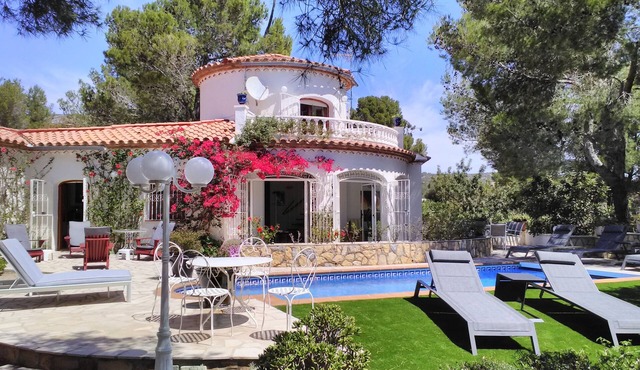6 kms from Hospitalet Del Infante in Planas Del Rey villa with heated pool