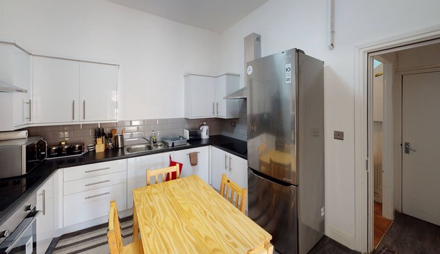 6 large ensuite rooms 9 beds Birmingham