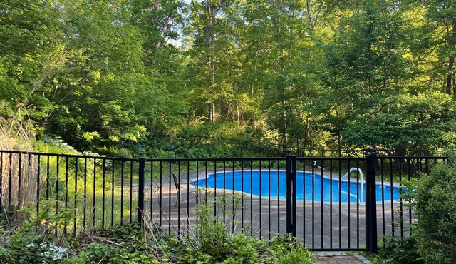 6 Little Lane - Pool Retreat