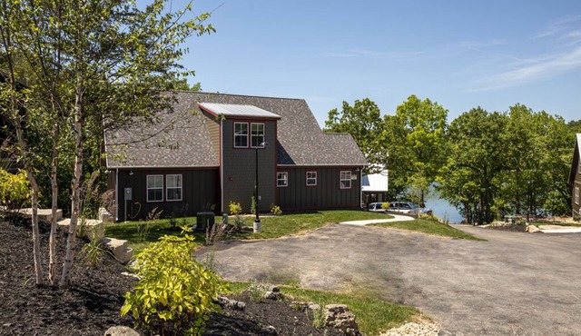 #6 Luxury Awaits:Bunk Room Extravaganza and 5 Person Hot Tub on a Sprawling Deck