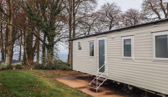 6 MANOR PARK, pet friendly, with pool in Bucks Cross, Bideford