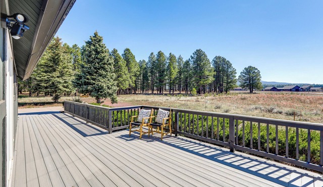 6 Mi to Arizona Snowbowl: Forest-View Sanctuary!