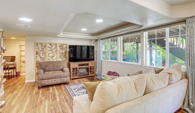 6 Mi to Aurora Reservoir: Apt w/Patio!