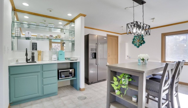 6 Mi to Barr Lake: Apt w/Yard & Pool Access!