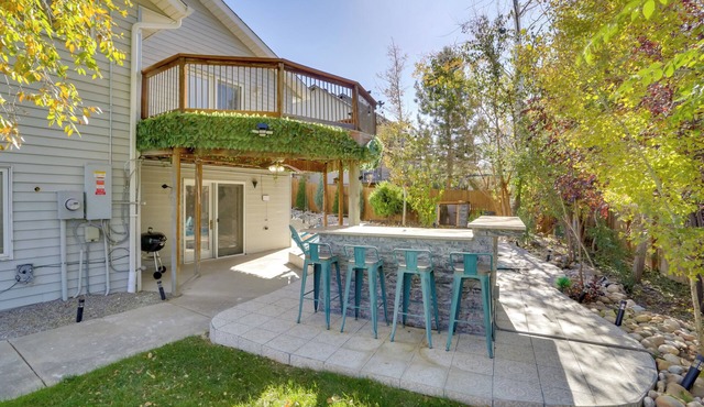 6 Mi to Barr Lake: Apt w/Yard & Pool Access!