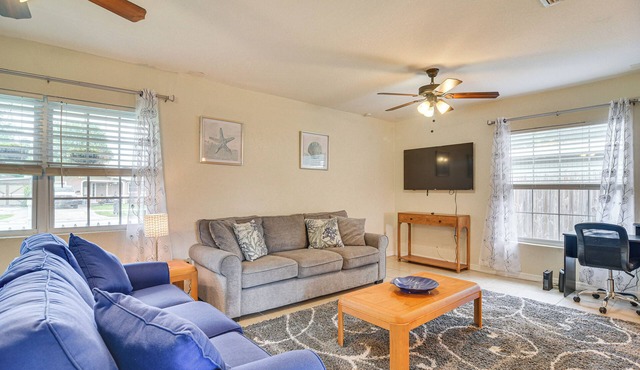 6 Mi to Beaches! Seminole Home w/Furnished Patio