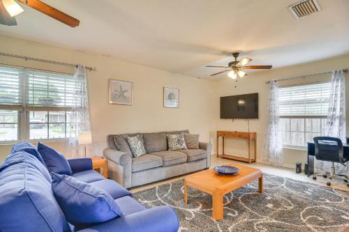 6 Mi to Beaches! Seminole Home with Furnished Patio