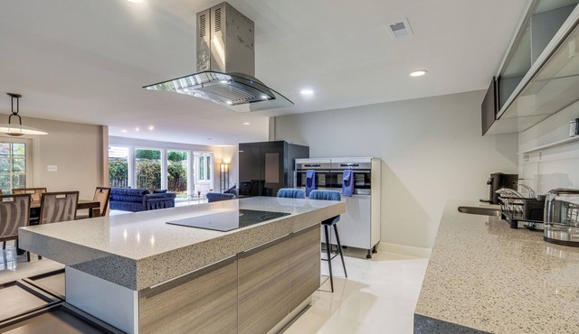 6 Mi to Cabin John Ice Rink: Large Bethesda House