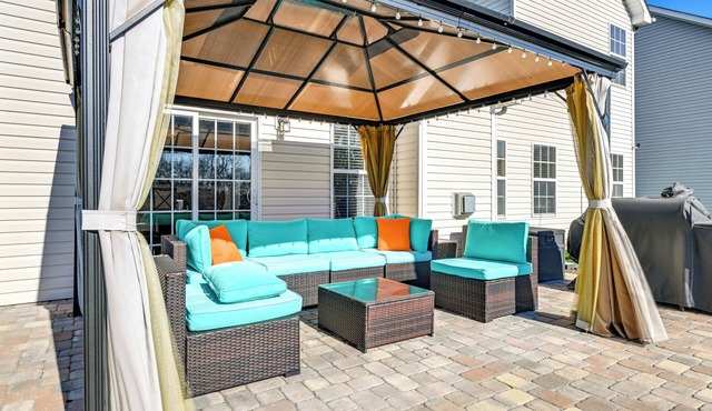 6 Mi to Charlotte Motor Speedway: Home w/Fire Pit