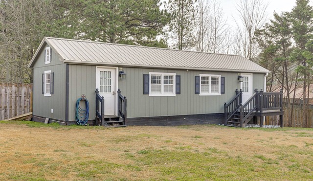 6 Mi to Clift Farm! Pet-Friendly Guesthouse