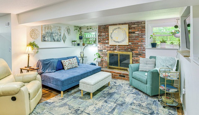 6 Mi to CPKC Stadium: Convenient Kansas City Apt