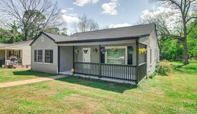 6 Mi to Crowders Mountain: Peaceful Home w/Porch