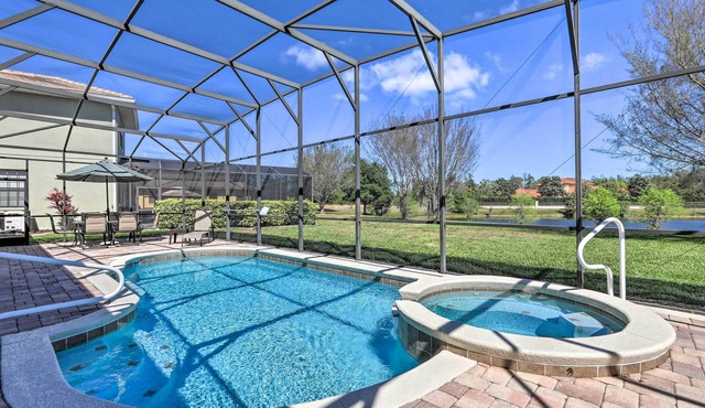 6 Mi to Disney: Gem w/Pool & Spa in Kissimmee