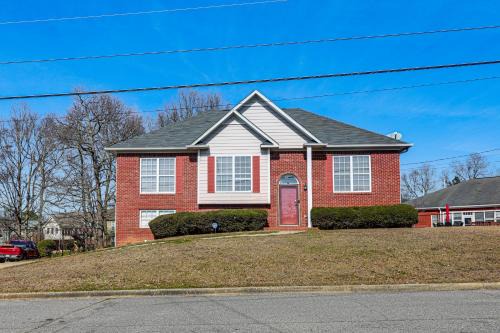 6 Mi to Downtown Birmingham! Family Home