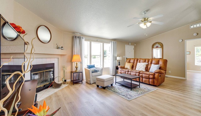 6 Mi to Downtown Pahrump: Scenic Desert Retreat