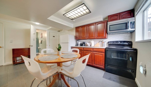 6 Mi to Downtown Seattle: Step-free Apt w/Patio