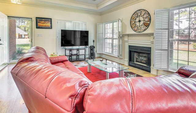 6 Mi to Dtwn Albany: Convenient Home w/Patio