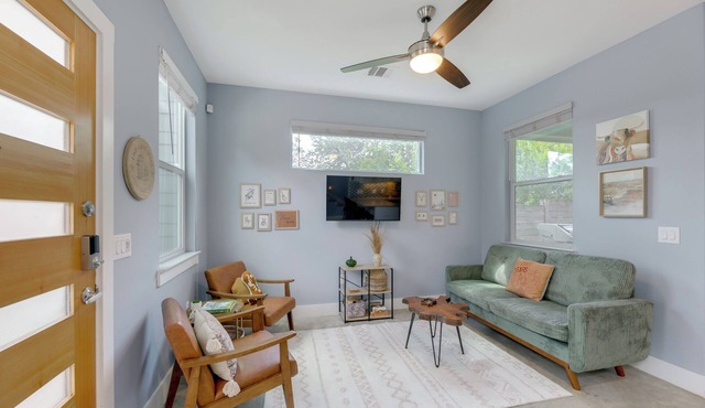 6 Mi to Dtwn: Austin Escape w/Private Yard