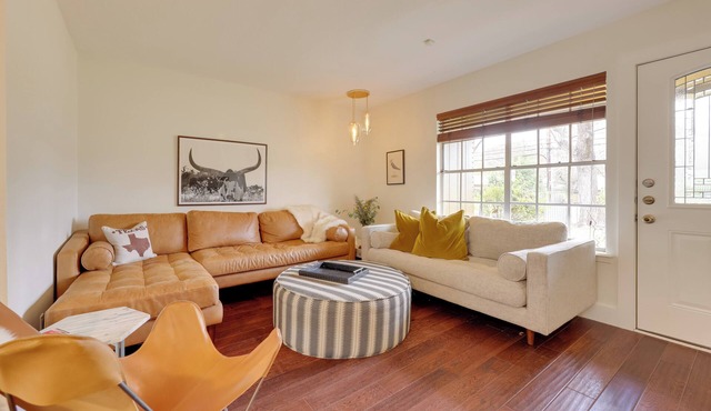 6 Mi to Dtwn Austin: Home w/Screened Porch & Yard