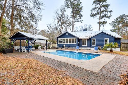 6 Mi to Dtwn Brunswick Home with Pool and Fire Pit!