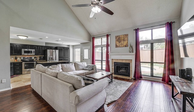 6 Mi to Dtwn! Family Home w/Pool in Carrollton