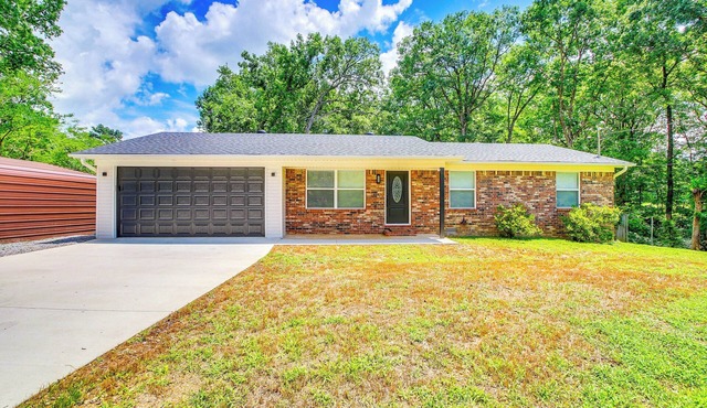 6 Mi to Dtwn: Hot Springs Abode w/Yard!