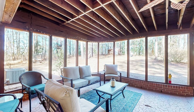 6 Mi to Dtwn: 'Macon Memories' Dog-Friendly Haven